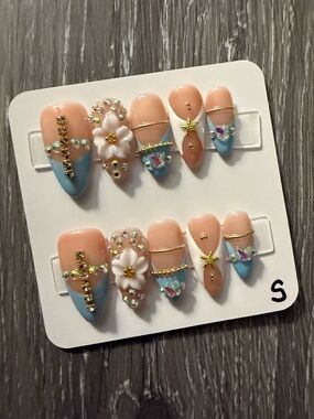 Peach & Blue Floral Crystal Press-On Nails - Set of Decorative Artificial Nails